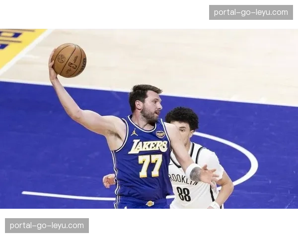 从领先到被逆转：复盘独行侠末节崩盘，东契奇谈球队防守沟通失误