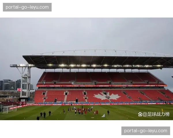 多家俱乐部启动夏季球场改造计划，提升球迷观赛体验与设施现代化